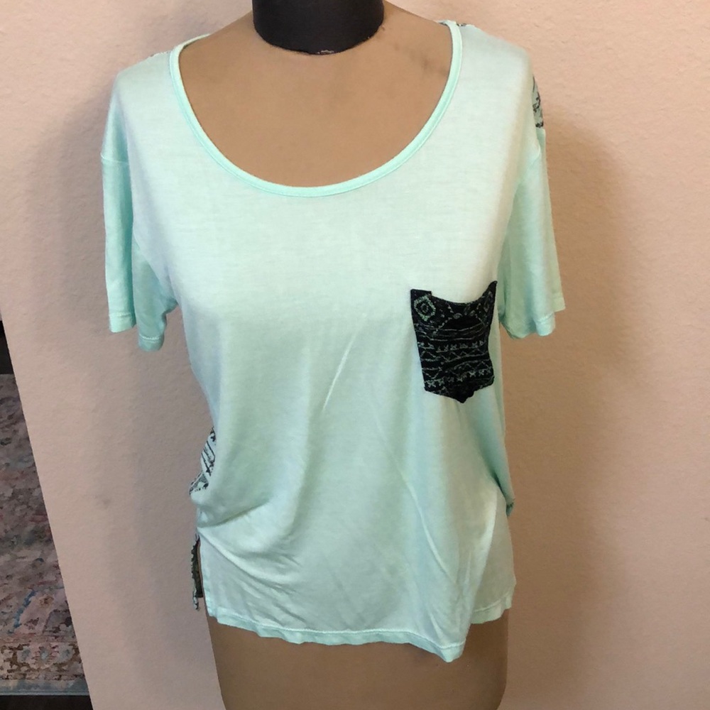 Buckle tee